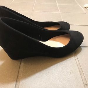 Black platform suede shoes worn once - seychelles
